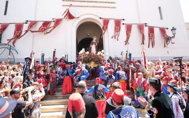 ¡Que viva Elda y San Antón!: Así ha sido el traslado del santo hasta la Iglesia de Santa Ana
