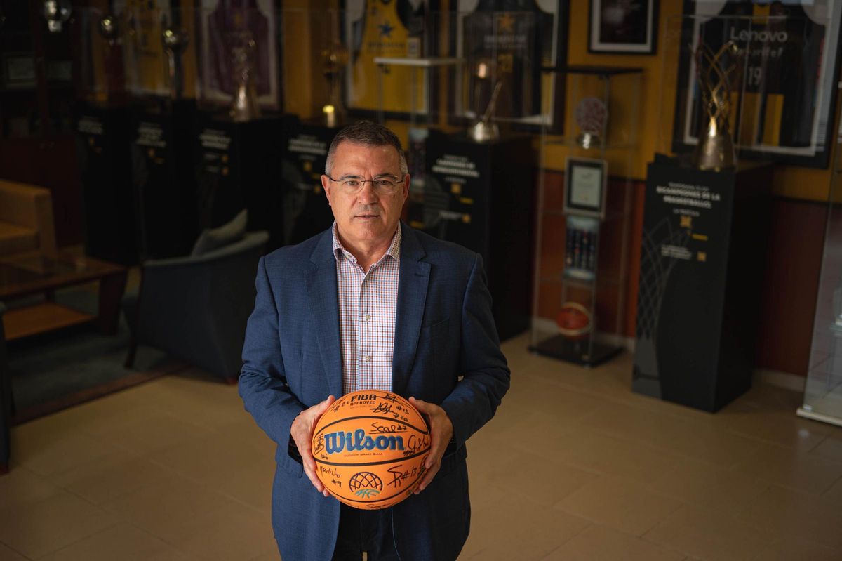 Félix Hernández, en la sala VIP del CB Canarias en el Santiago Martín.