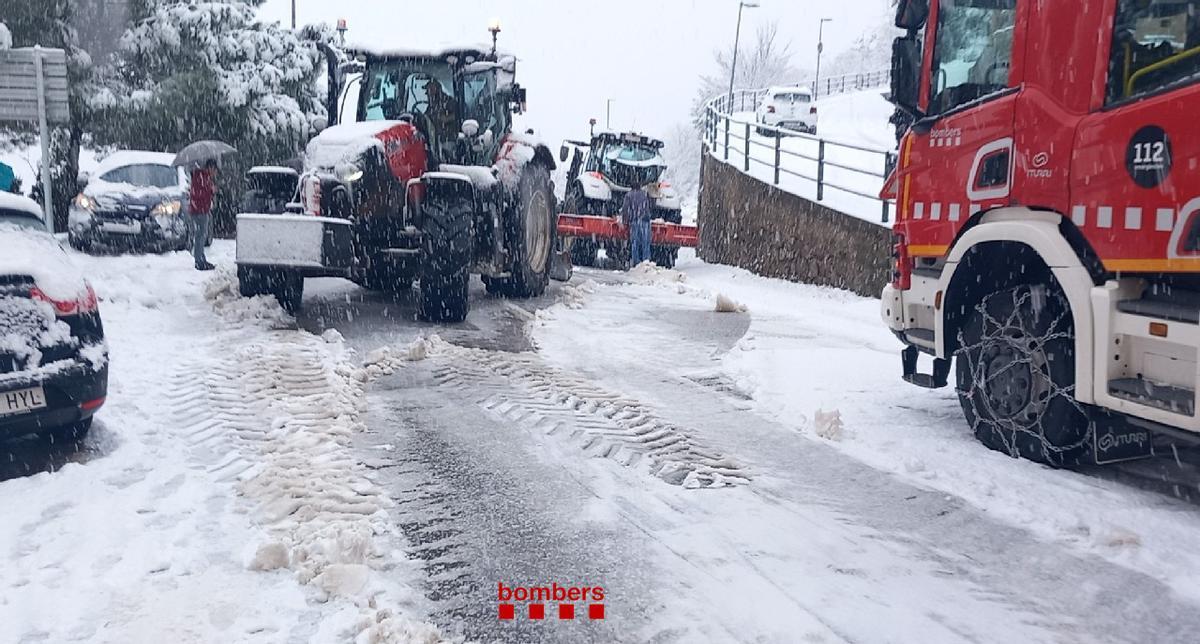 Actuació a Cardona per cotxes encallats