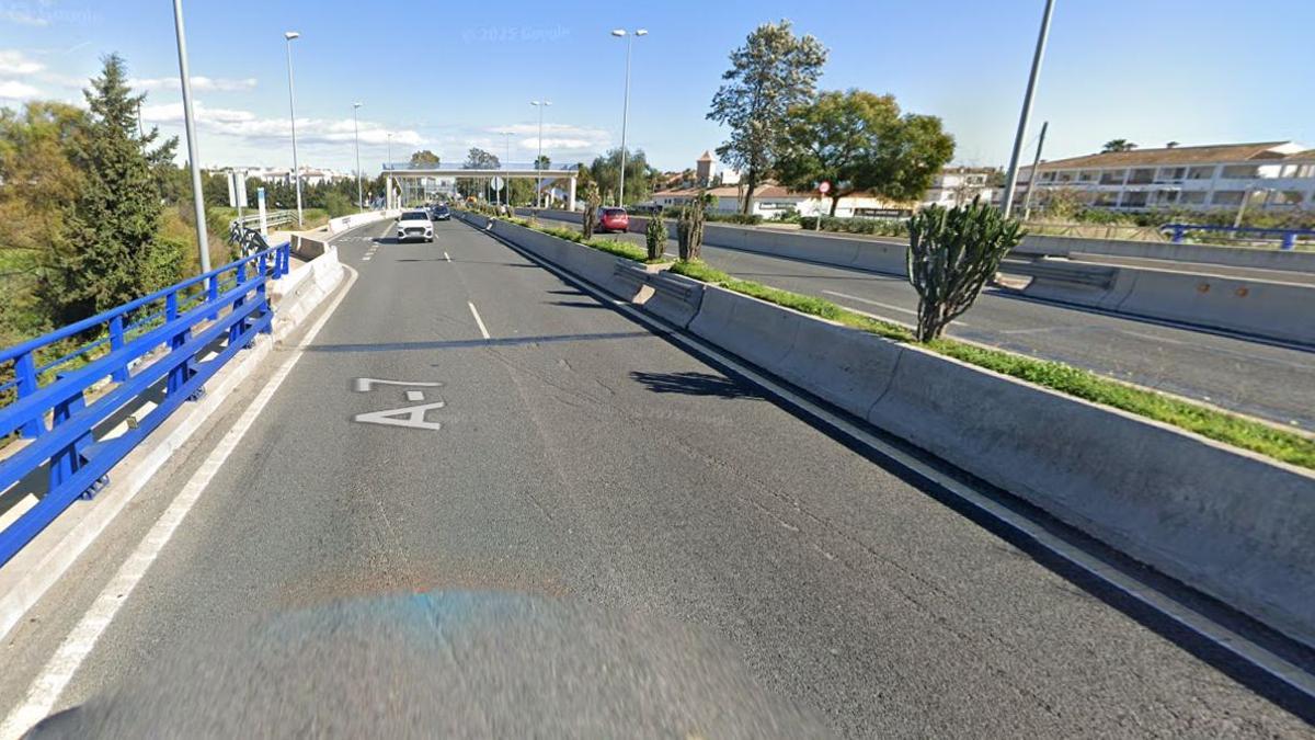 El atropello ocurrió en el punto kilométrico 1051 de la A-7, a su paso por Marbella.