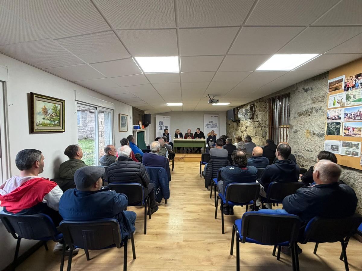 Encuentro con empresarios de hostelería, autónomos, alcaldes y concejales del Partido Popular de la comarca de Sanabria-La Carballeda,