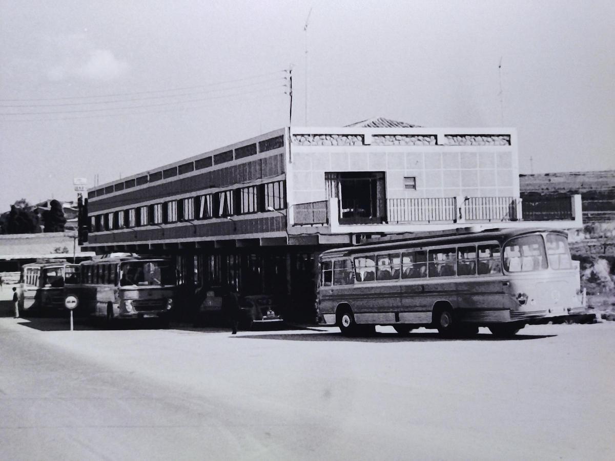 El bar cafetería Fray y los autobuses de Ubesa en los años 60