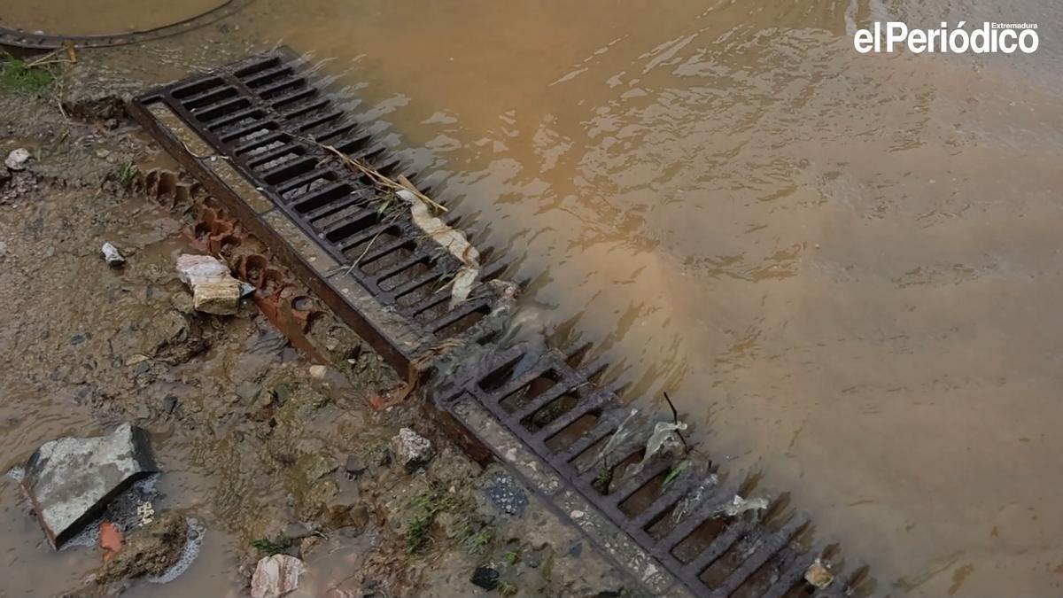 Vídeo | Los 'mares' del polígono Charca Musia vuelven a desbordarse en Cáceres