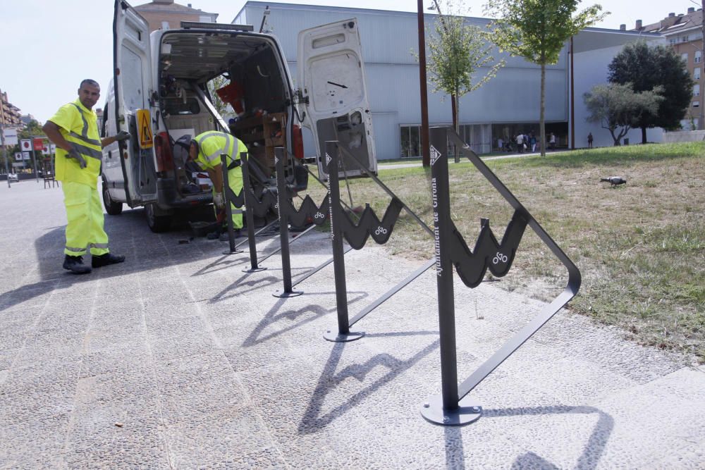 Girona prova un sistema d'ancoratge de bicicletes per evitar robatoris