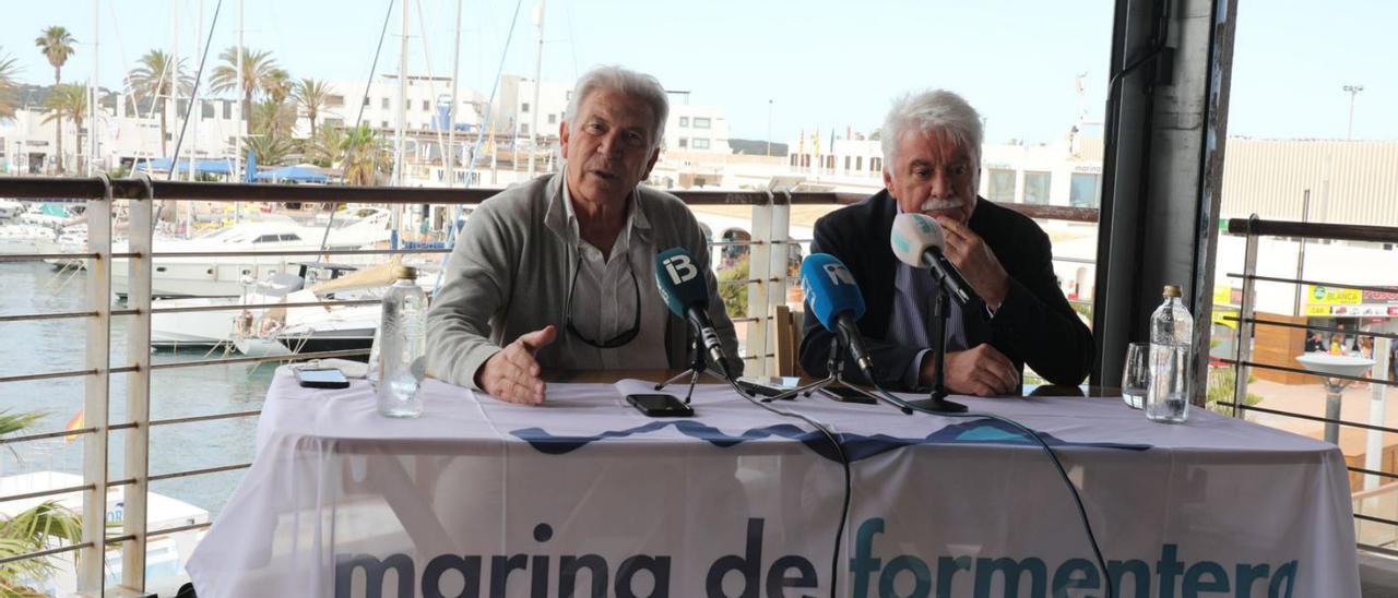 Ángel Bustos en la rueda de prensa de mayo en la que anunció que traspasaba la dársena.