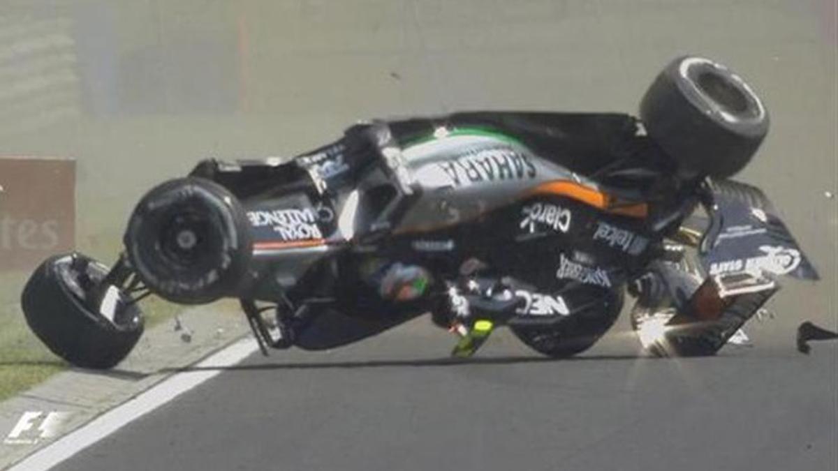 Checo Pérez sufrió un espectacular accidente en los libres de la mañana