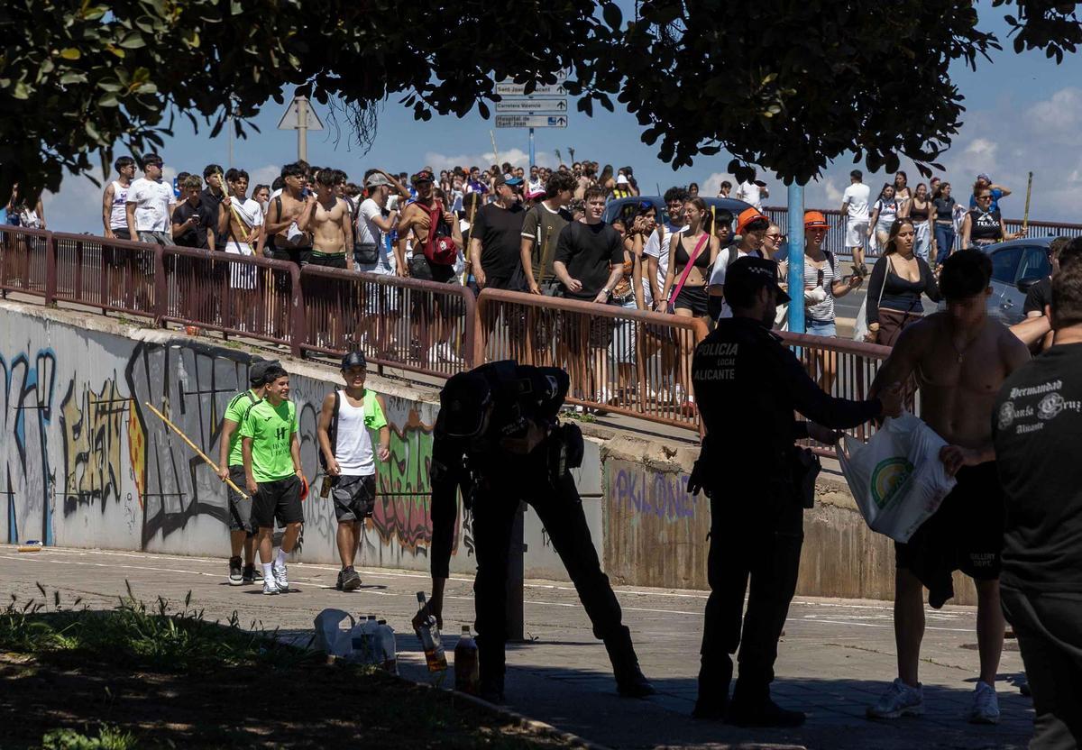 Control al alcohol en la Santa Faz 0,0 de Alicante con 12.000 jóvenes en la playa de San Juan
