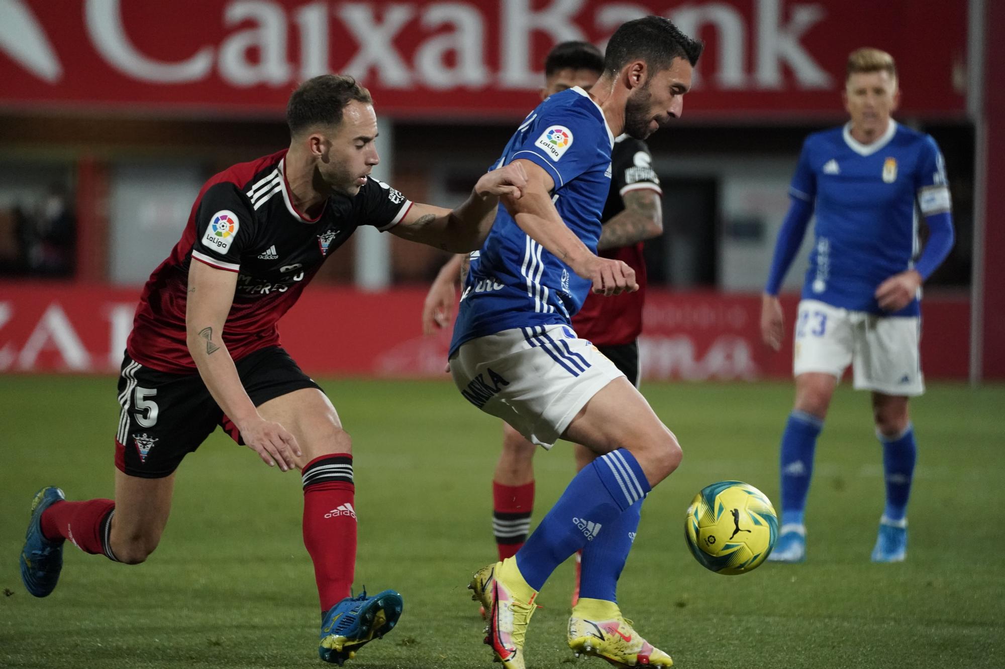 El partido entre el Mirandés y el Real Oviedo, en imágenes