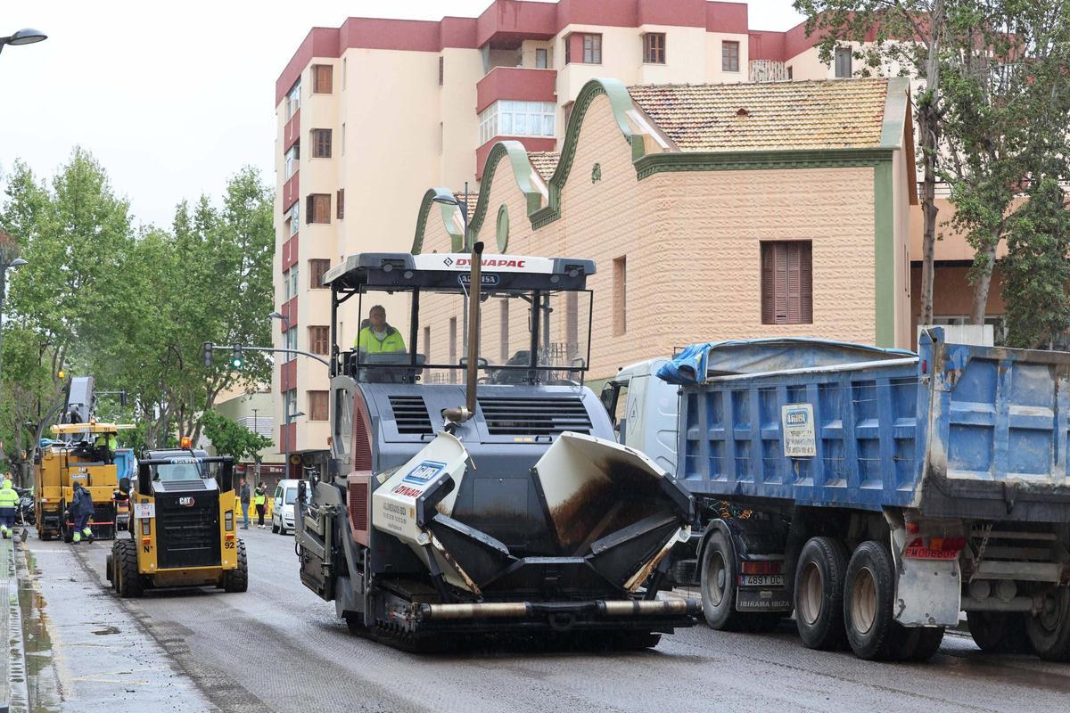Cortado al tráfico un tramo de Ignasi Wallis por el plan de reasfaltado de Ibiza