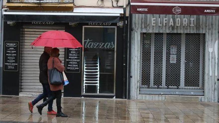 La lluvia complica la reapertura de las terrazas en Castellón