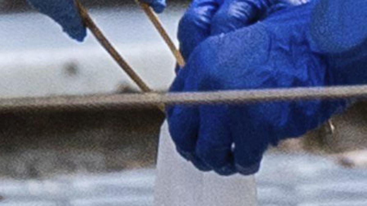 La policia recull proves. | MARC ASENSIO