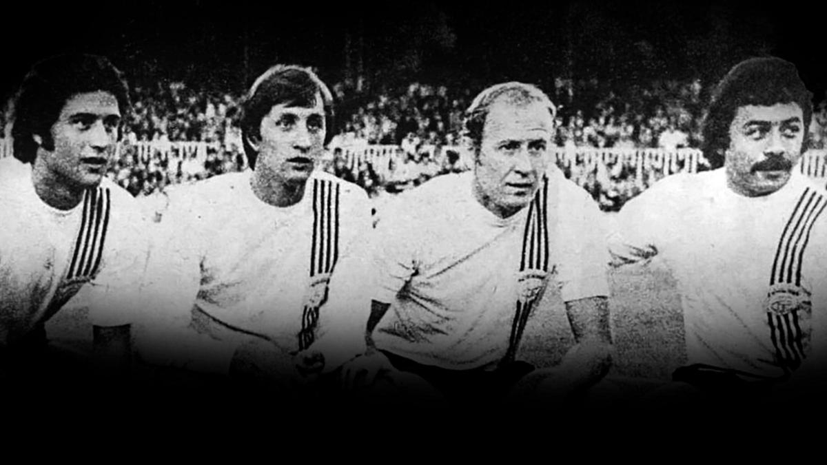Solsona, Cruyff, Marcial Pina y Caszely, con la selección catalana el 9 de junio de 1976, en su partido contra la URSS en el Camp Nou.