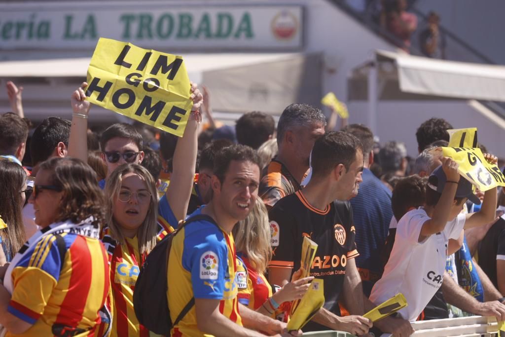 La afición del Valencia CF ante el Elche