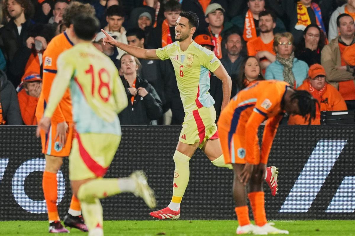 Merino celebra el 2-2 en Rotterdam