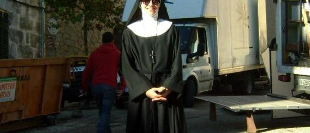 Una de las actrices del corto, durante un descanso.