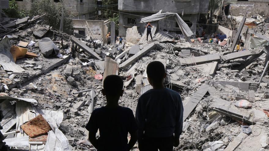 Edifici destruït per un bombardeig israelià en el campament de refugiats de Nuseirat, al centre de la Franja de Gaza