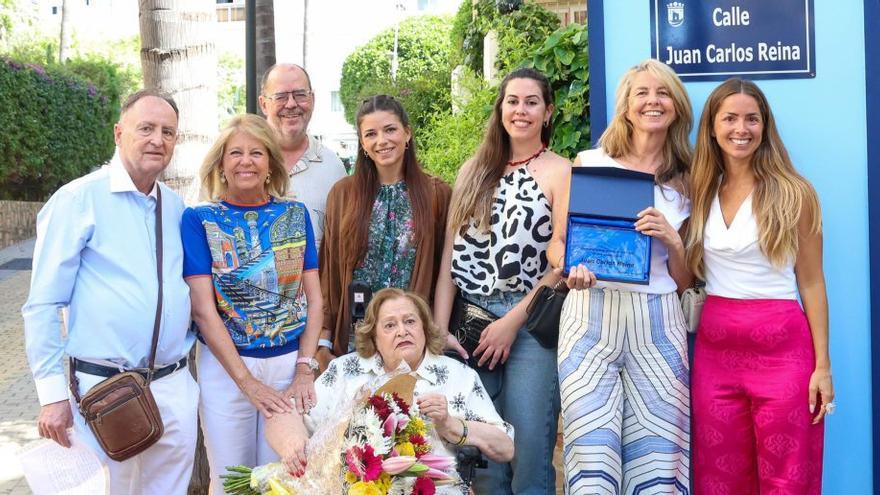 Marbella inmortaliza al periodista Juan Carlos Reina con una calle en su honor