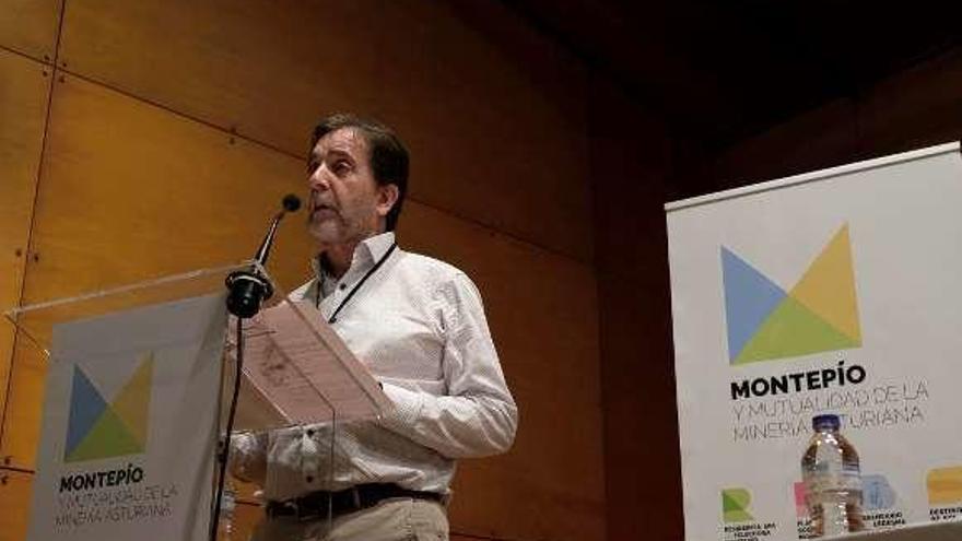 El presidente del Montepío, Juan José Pulgar, en una asamblea.