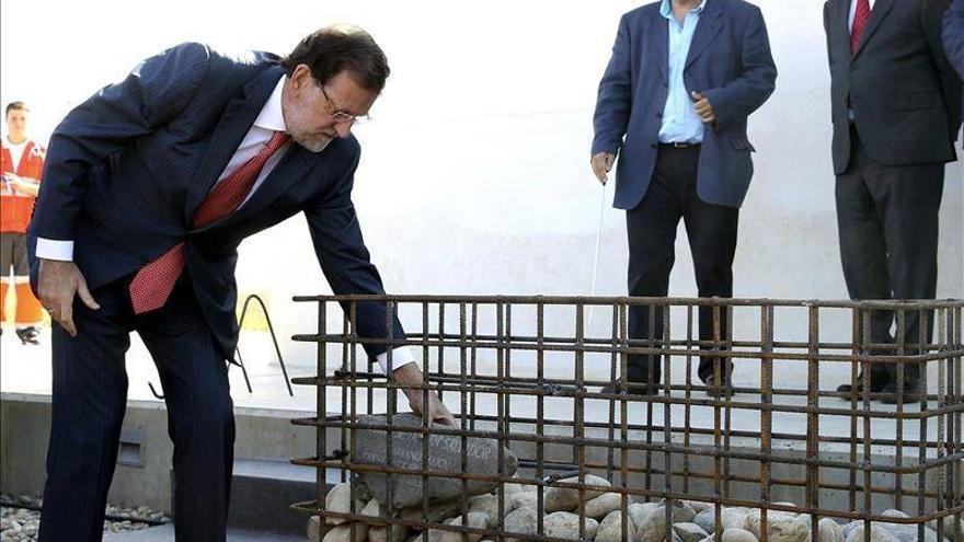 Rajoy contempla el embalse de San Salvador como &quot;un ejemplo de solidaridad entre los territorios &quot;