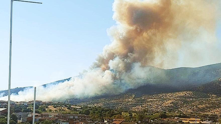 La Junta declara nivel 2 en un incendio en El Tiemblo (Ávila) con posible riesgo para la población