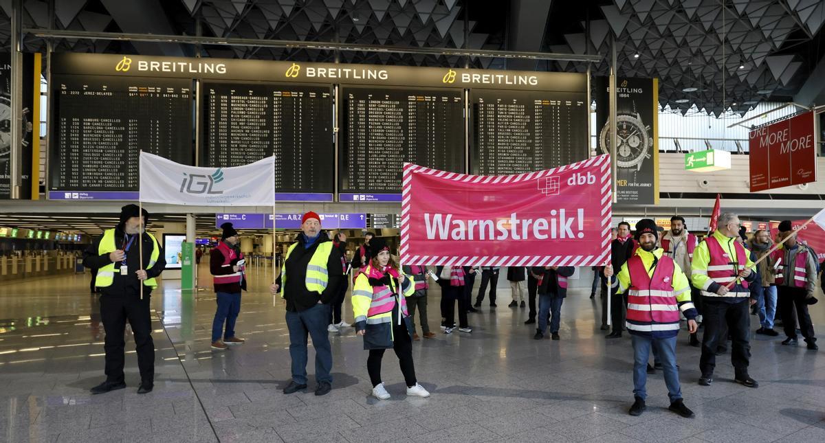 Alemania se para el lunes por una huelga a gran escala que los sindicatos han convocado en todo el transporte. Los trabajadores del sector público elevan la presión para exigir subidas del 10,5% para compensar la elevada inflación