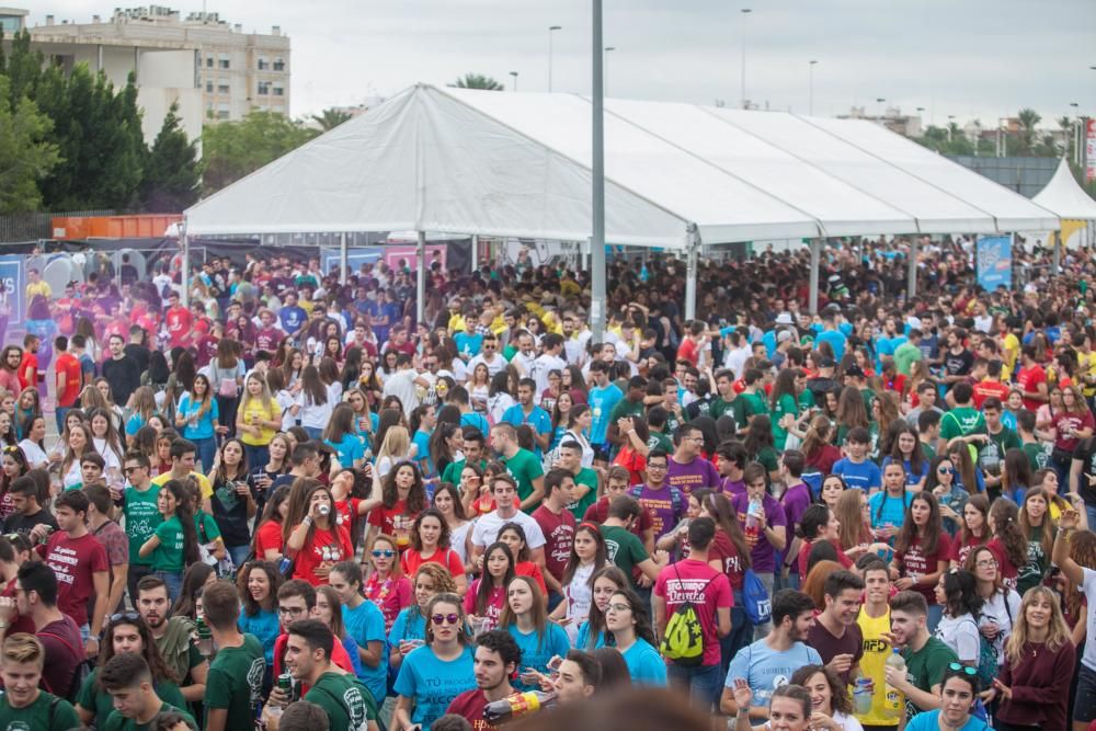 Miles de estudiantes en la macrofiesta universitar