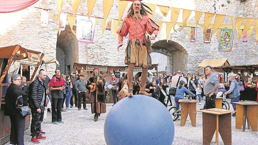 Peñíscola anima la Nochevieja con el típico mercado medieval