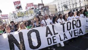 Silvia Barquero (segunda por la izquierda) en una manifestación en Madrid convocada por el PACMA contra el Toro de la Vega, en septiembre pasado.