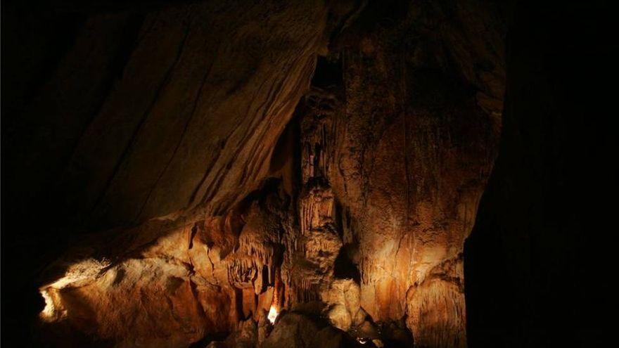 Una de las cavidades de la Cueva de los Murciélagos.