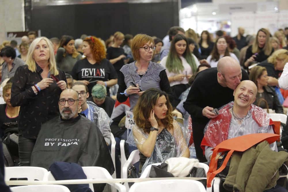 Corte de pelo simultáneo en València