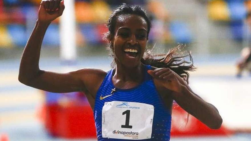 Genzebe Dibaba destrónó a Gabriela Szabo.