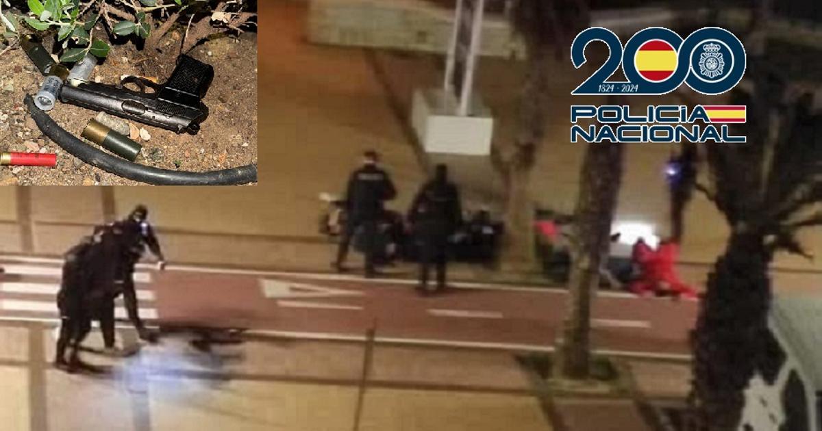 Agentes de la Policía Nacional inspeccionan la zona donde fueron detenidos los sospechosos.