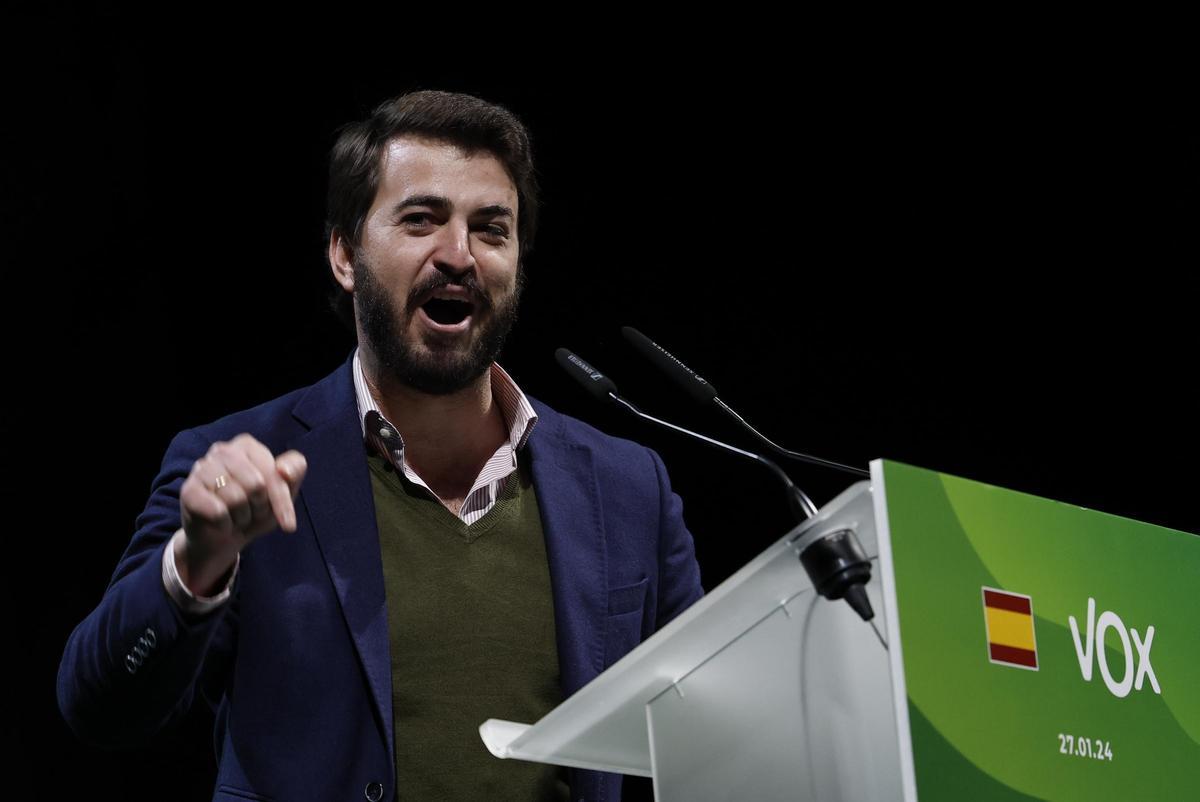García-Gallardo dimiteix per "discrepàncies" amb Abascal