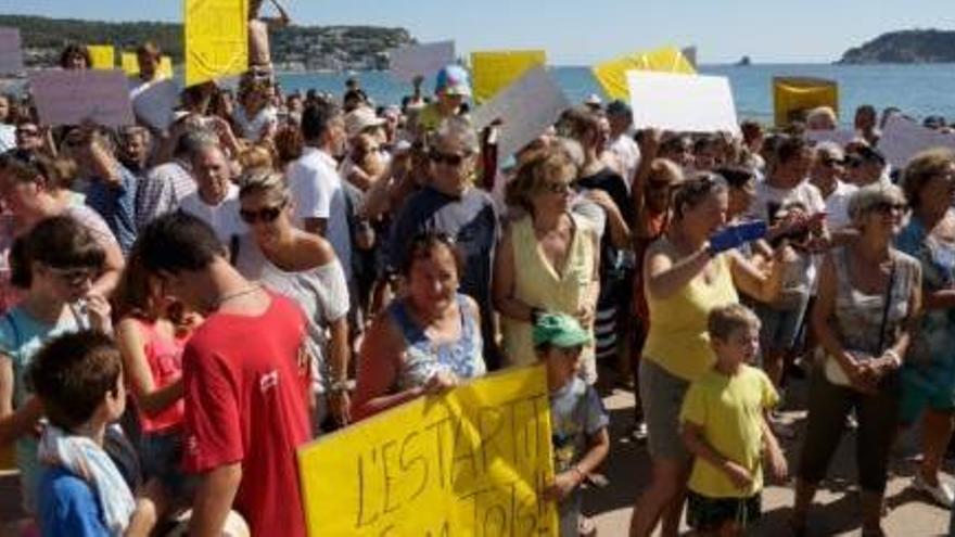 L&#039;Estartit es mobilitza per reclamar mesures que aturin el retrocés de la platja dels Griells