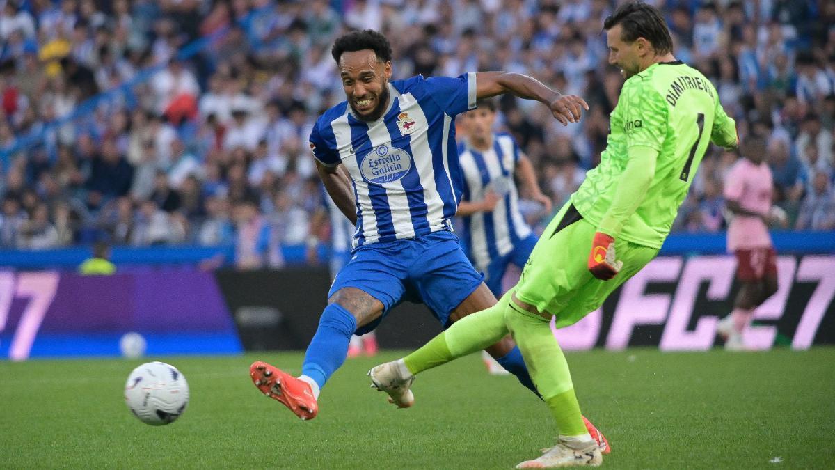 Aubameyang volvió a ver portería ante el Valencia