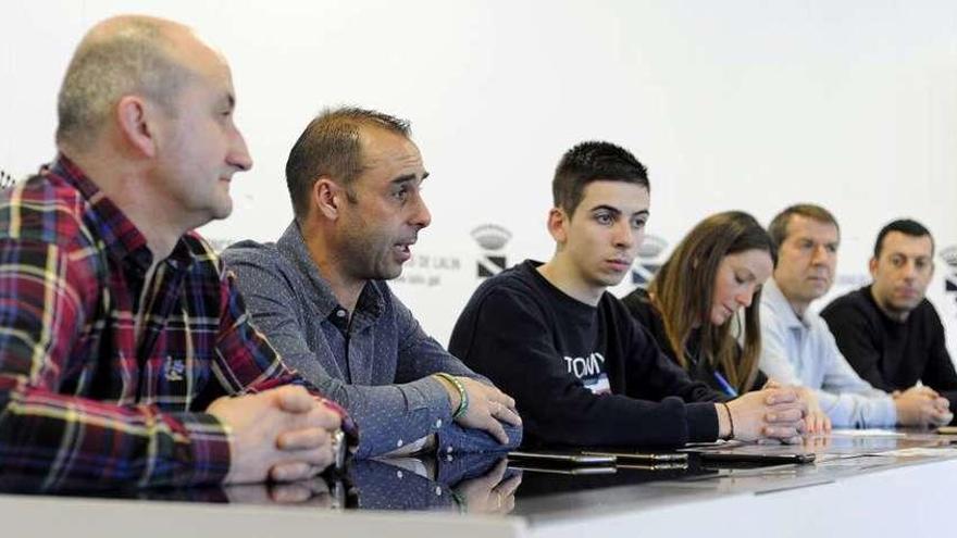 Un instante de la presentación de Los 100 del Camino y la carrera As Primeiras, que se corren este sábado en Lalín. // Bernabé/Javier Lalín