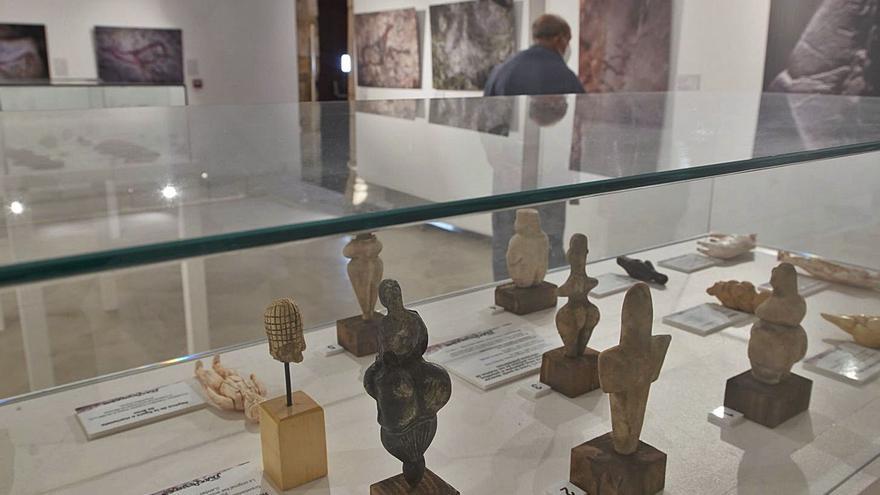 El Paleolítico “invade” la sala  de exposiciones  de La Alhóndiga de Zamora