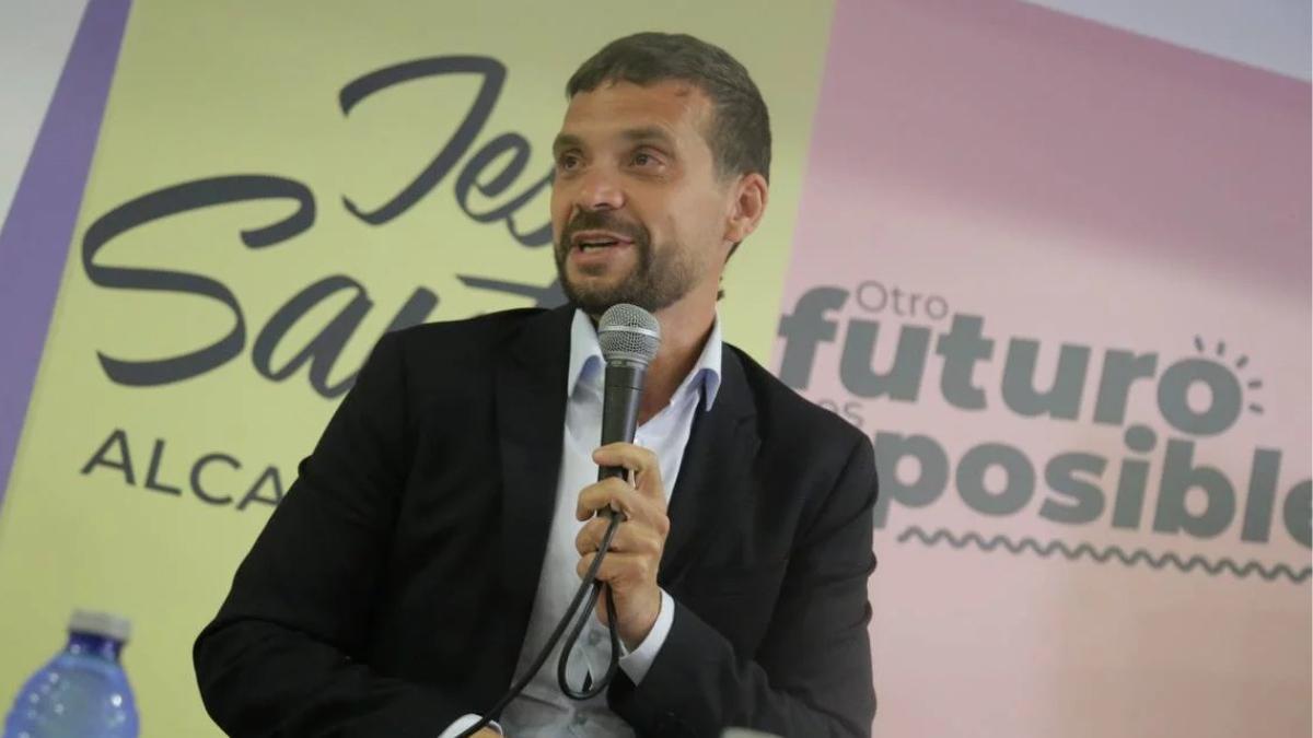 Jesús Santos durante la campaña de Ganar Alcorcón en las últimas elecciones municipales