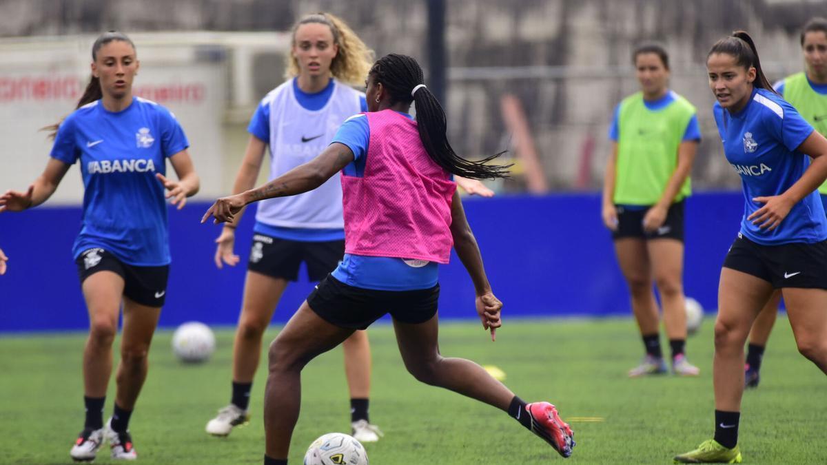 Las jugadoras del Dépor Abanca, este lunes, en Abegondo.