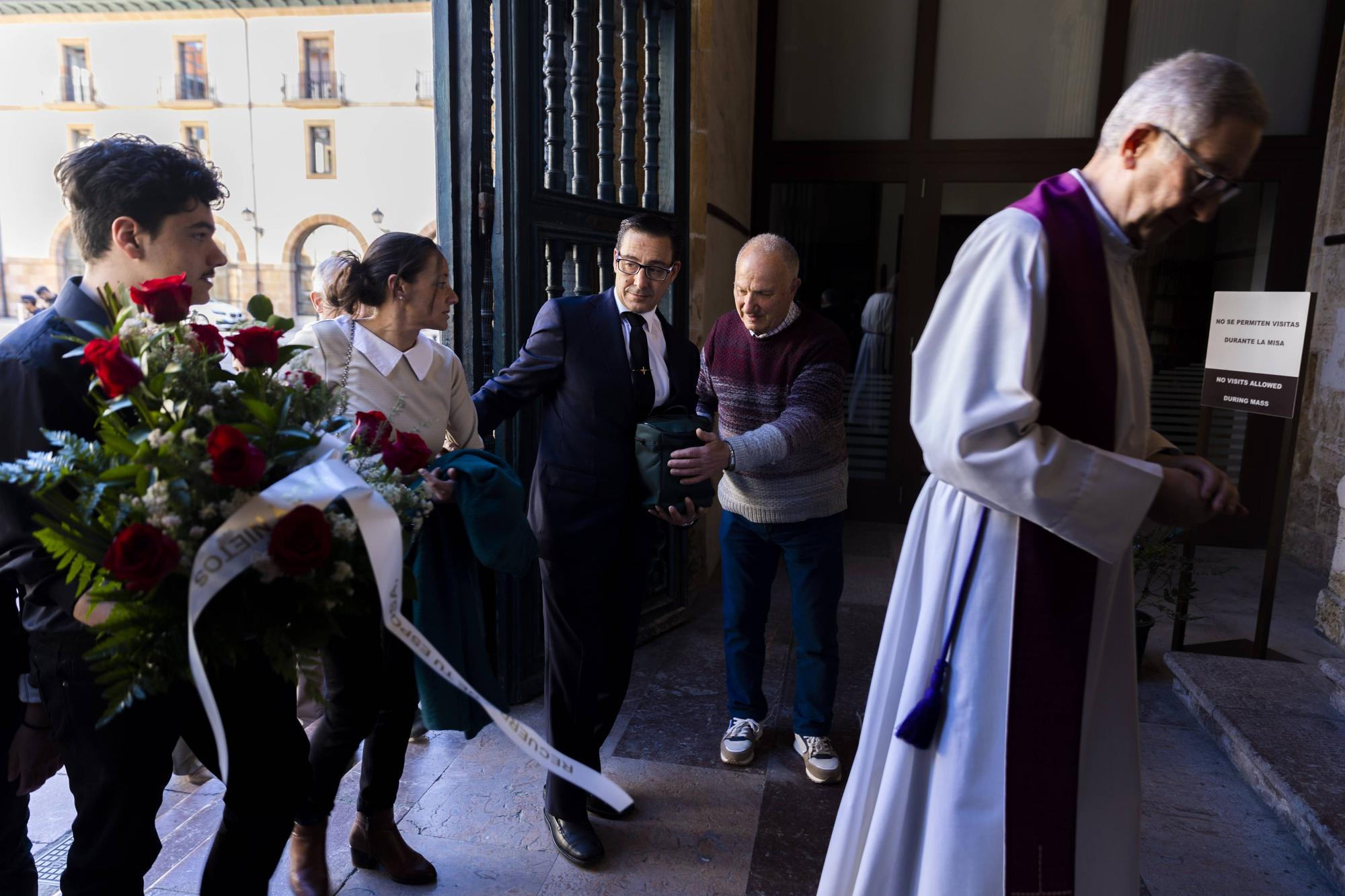 Funeral del cofundador de Mensajeros de la Paz Ángel Silva