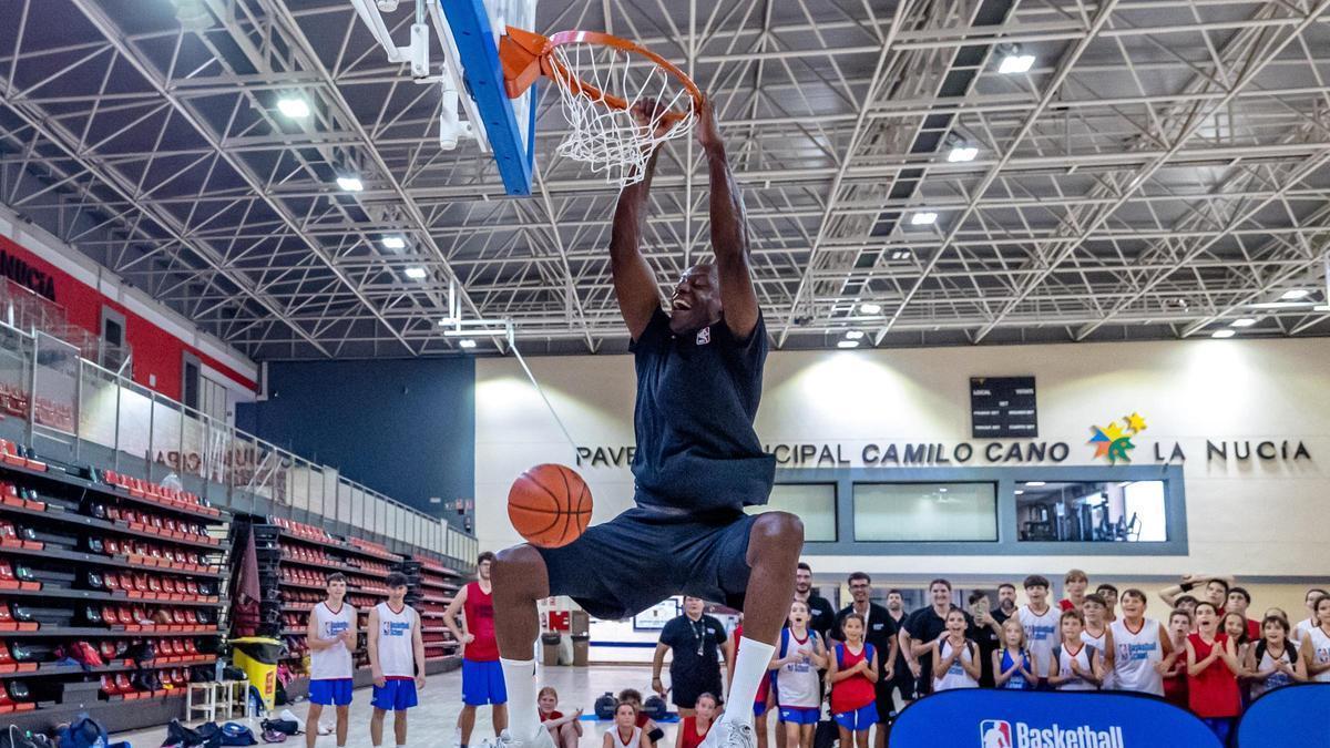 Francisco Elson “maestro de lujo” en la NBA Basketball School de La Nucía