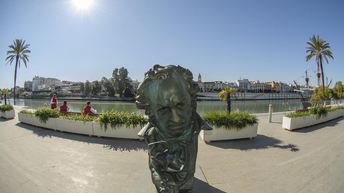 Los cabezones de los Goya ya decoran el entorno del río Guadalquivir.