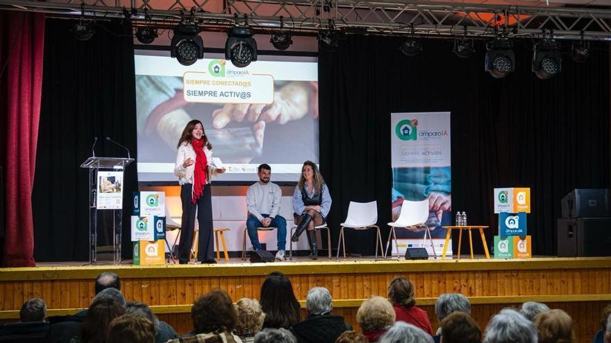 IA Amparo arranca en Salorino para combatir la brecha digital y la soledad en municipios de Cáceres