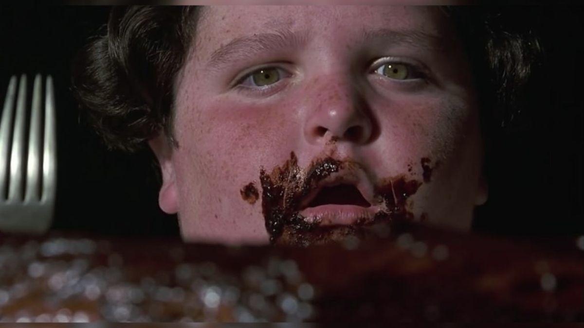 La mítica escena de la tarta de chocolate de 'Matilda'.