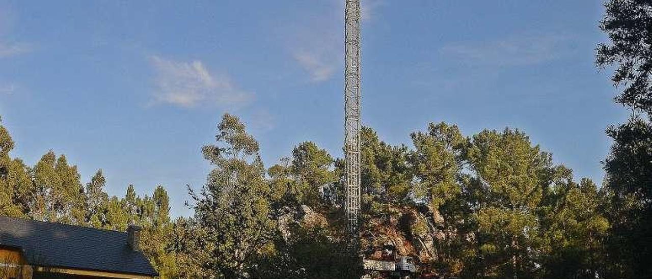 Antena de telefonía que dará cobertura a O Hío. // Gonzalo Núñez