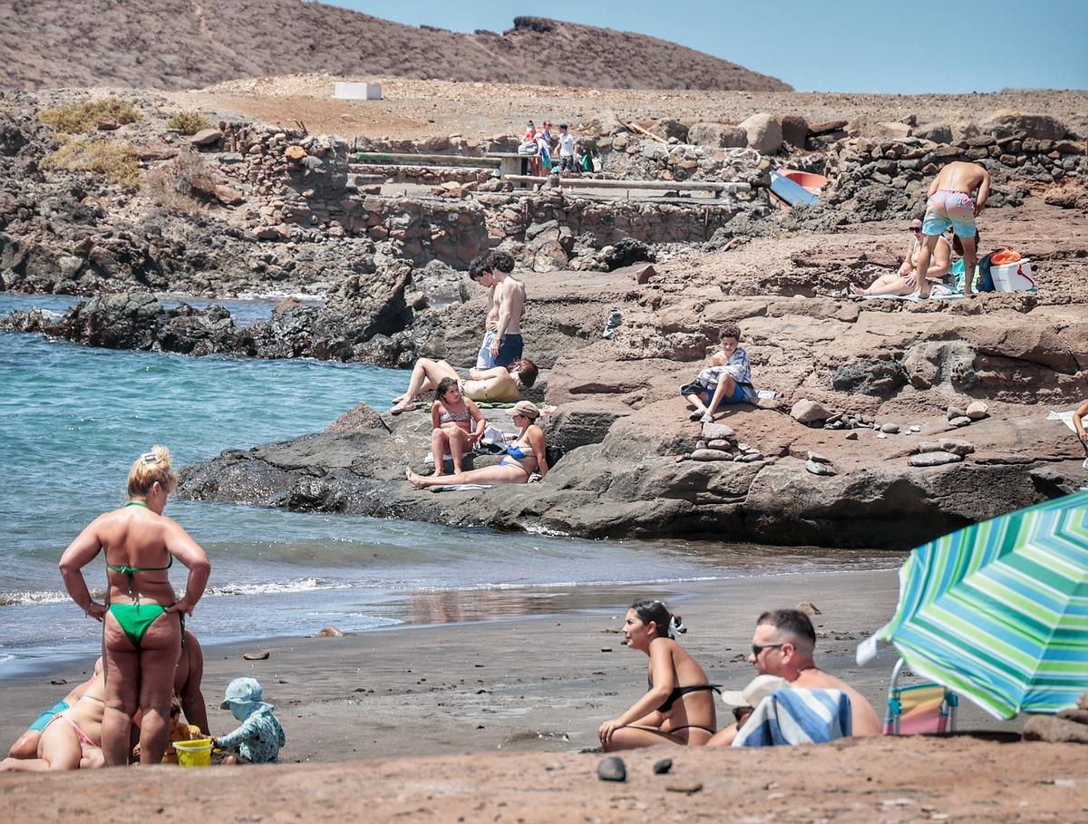 Una playa en Abades, en el municipio tinerfeño de Arico, que carece de servicio de socorristas.