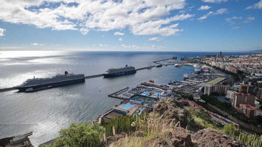 Cinco cruceros llenan de turistas el centro de Santa Cruz de Tenerife - El  Día