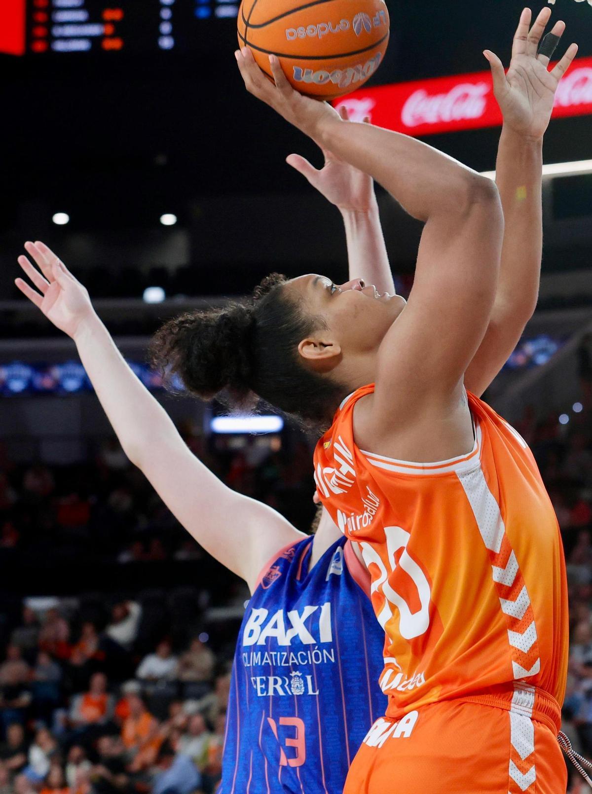 El Valencia Basket - Baxi de Ferrol de la LF Endesa, en imágenes