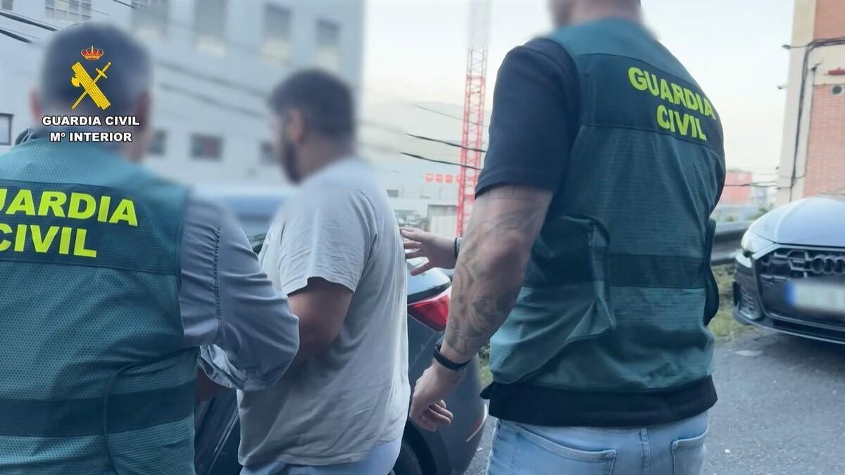Uno de los componentes de la banda en el momento de su detención