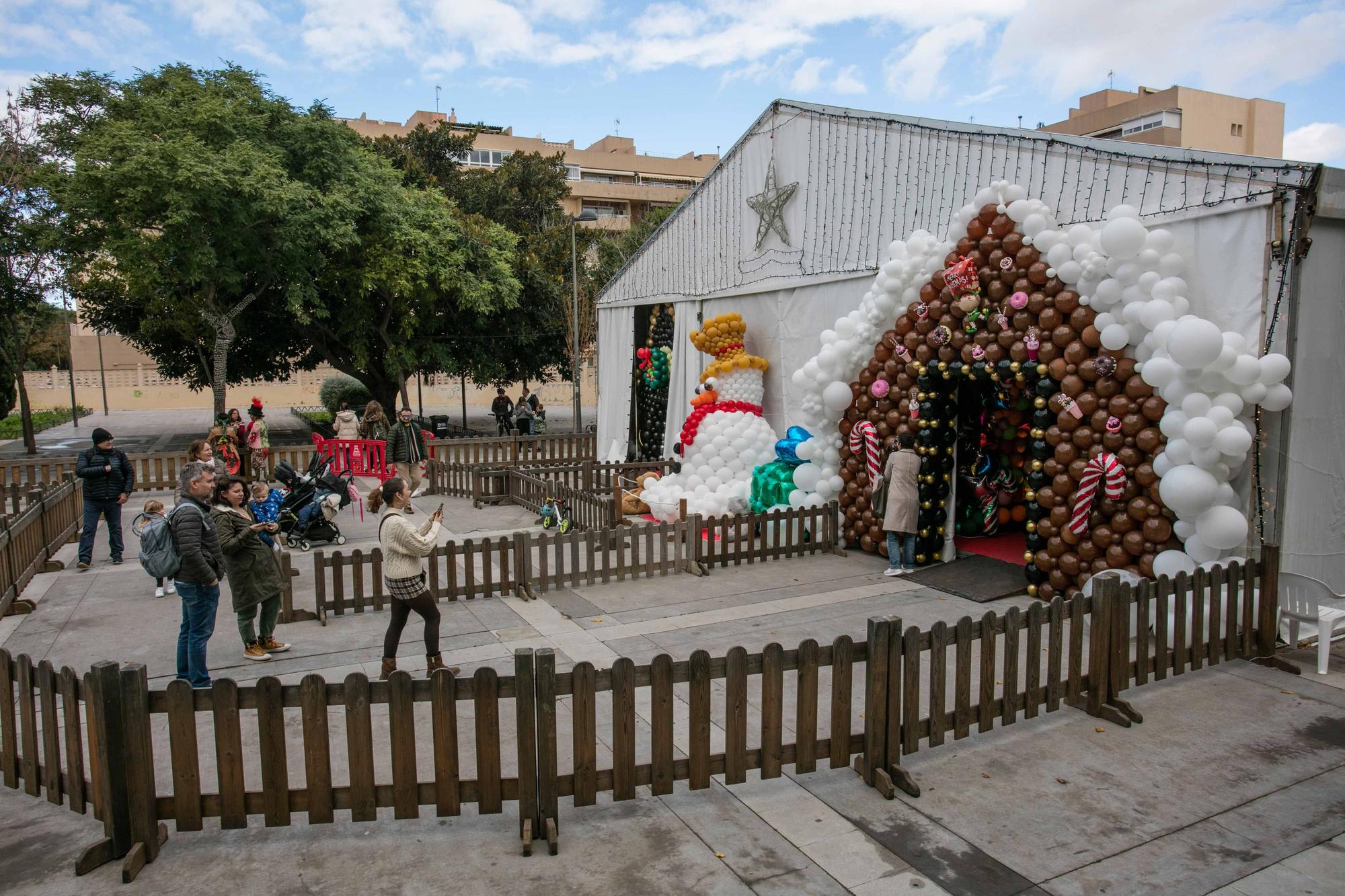 Galería de imágenes de Ibiza Ballon Wonderland, un pueblo navideño con 100.000 globos